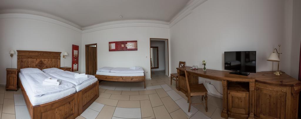 Hotel LAGUNA Kopřivnice Exterior foto